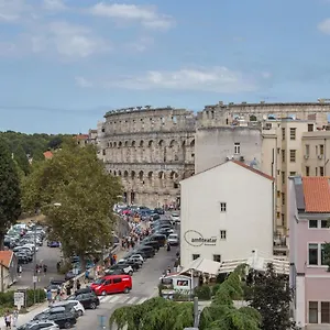 https://sylvia-center-apartment.in-istria.net
